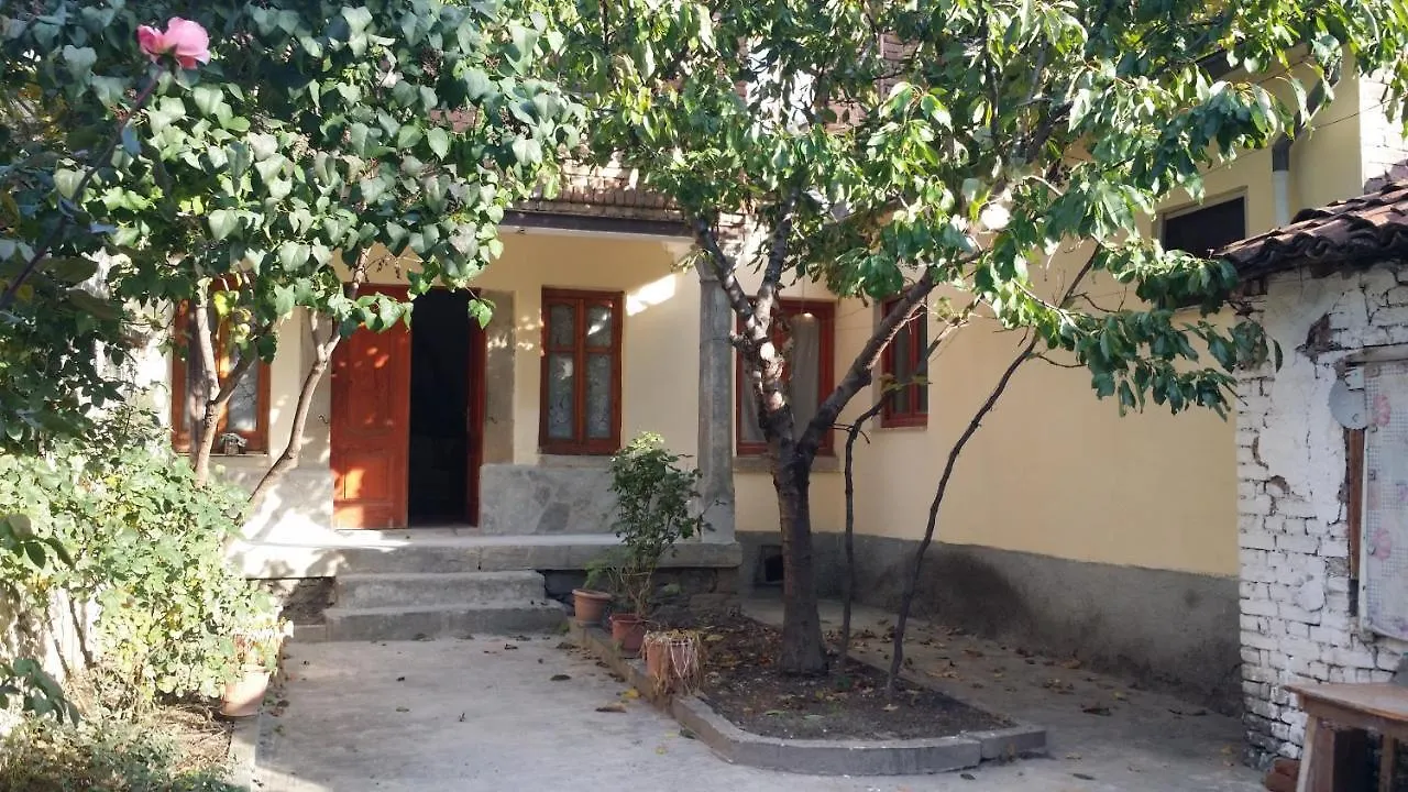 Vila 1926 Hostel Korce